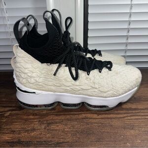 Nike LeBron 15 Graffiti Gs 2018 Size 7y